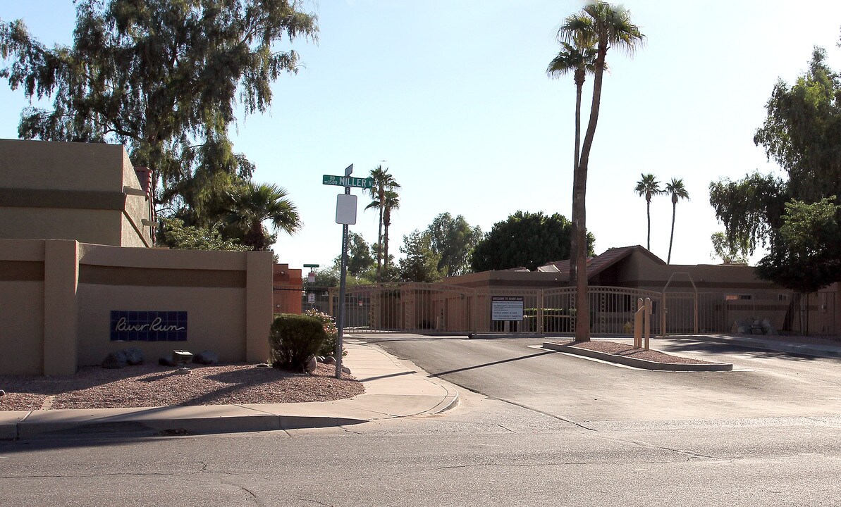 Por River Run in Tempe, AZ - Building Photo