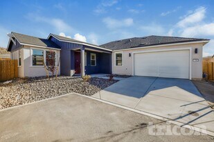 798 Fire Wheel Dr in Golden Valley, NV - Building Photo