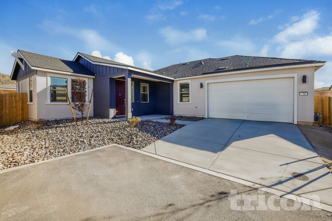 798 Fire Wheel Dr in Golden Valley, NV - Building Photo