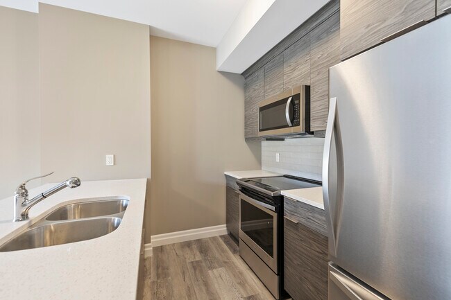 955 Ouellette Av in Windsor, ON - Building Photo - Building Photo