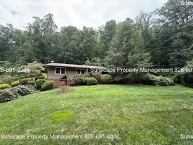 267 Old Fort Rd in Fairview, NC - Building Photo