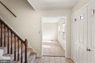 13814 Leighfield St in Chantilly, VA - Building Photo - Building Photo