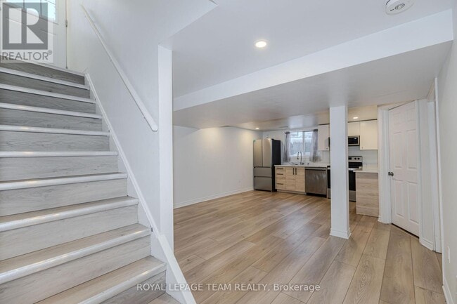 37 Ballantrae Way in Ottawa, ON - Building Photo - Building Photo