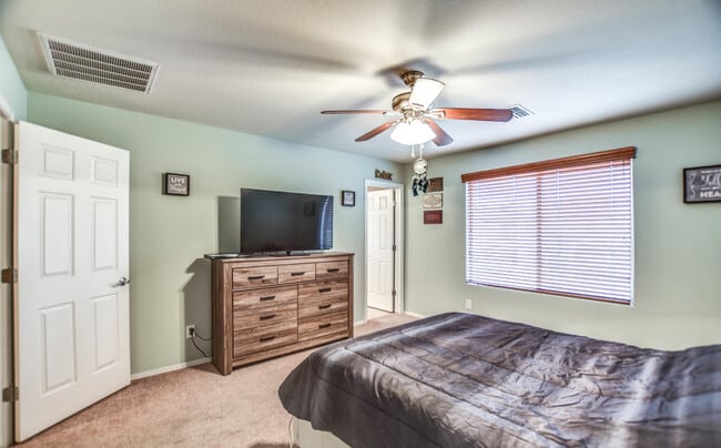 8064 W Rushmore Way in Florence, AZ - Building Photo - Building Photo
