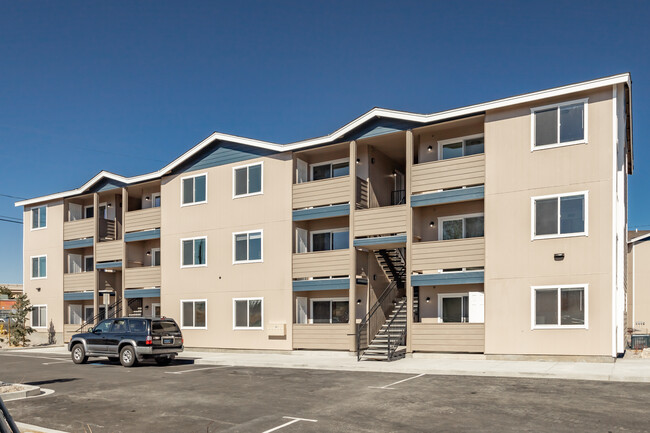 10 Gentry Way in Reno, NV - Foto de edificio - Building Photo