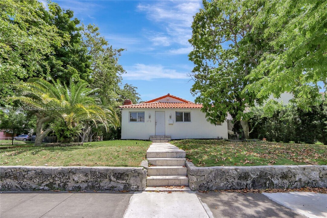 375 SW 20th Rd in Miami, FL - Building Photo