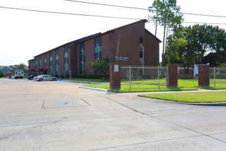 Fort Bend Gardens in Rosenberg, TX - Building Photo - Building Photo