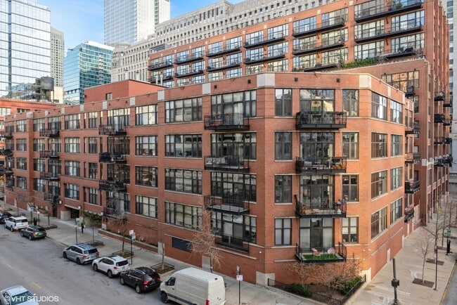 property at 333 W Hubbard St