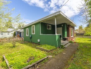 6735 NE Going St in Portland, OR - Building Photo - Building Photo