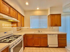 27620 Parkside Dr, Unit 301 in Temecula, CA - Building Photo - Building Photo