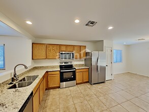 16213 W Custer Ln in Surprise, AZ - Building Photo - Building Photo
