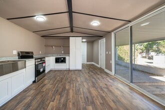 101 Caroline Ave in Lady Lake, FL - Building Photo - Building Photo