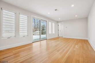 30 Hemlock Terrace in Springfield, NJ - Building Photo - Building Photo