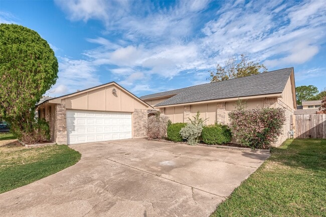 15934 Beechnut St in Houston, TX - Building Photo - Building Photo