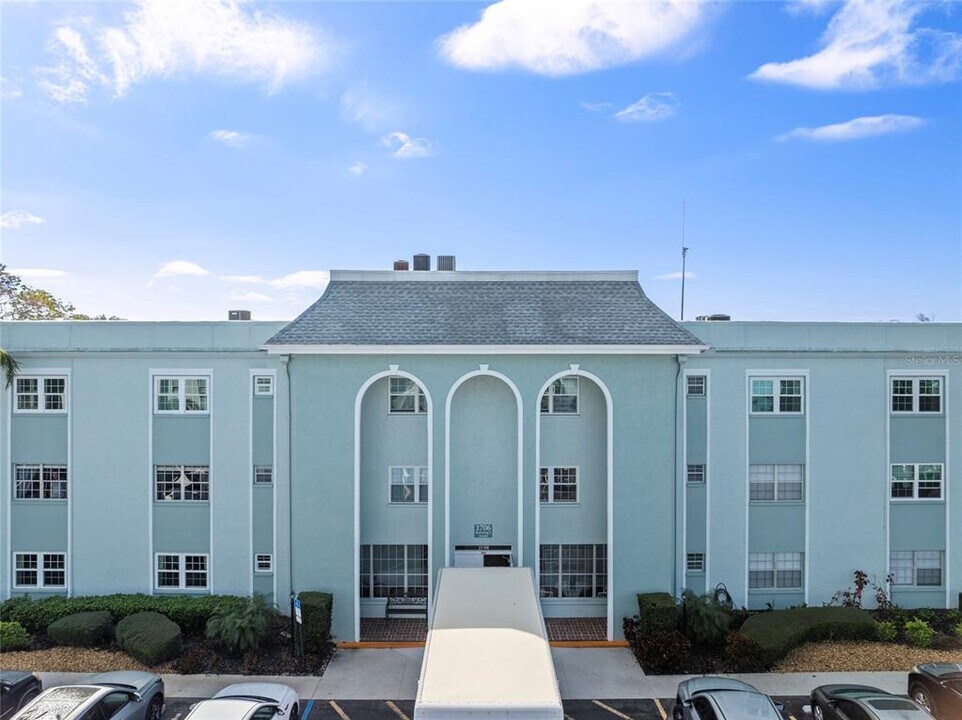 1706 Belleair Forest Dr in Belleair, FL - Building Photo