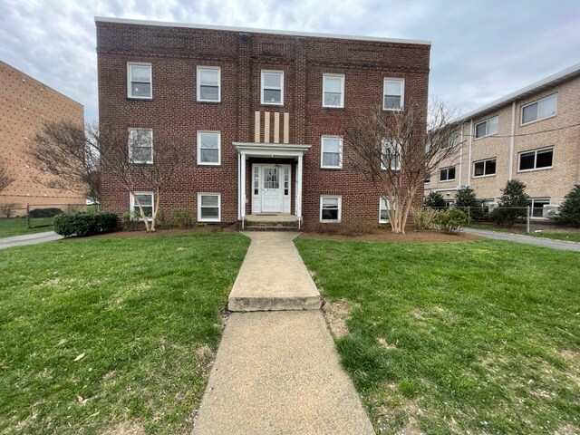 4030 Washington Blvd in Arlington, VA - Building Photo