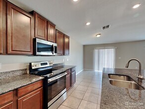 1605 Broad Winged Hawk Dr in Ruskin, FL - Building Photo - Building Photo