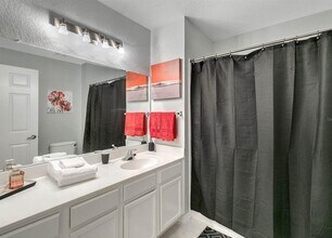 4561 Yellowgold Rd E in Kissimmee, FL - Foto de edificio - Building Photo