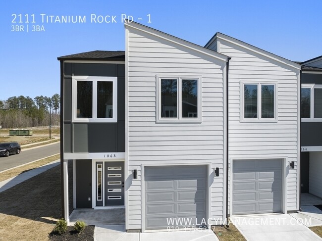 2111 Titanium Rock Rd in Durham, NC - Foto de edificio - Building Photo