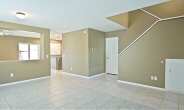 265 S Olive St in Anaheim, CA - Foto de edificio - Building Photo