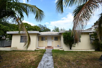 3225 S Le Jeune Rd in Coral Gables, FL - Building Photo - Building Photo