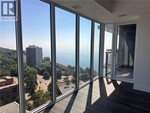 370 Martha St in Burlington, ON - Building Photo - Building Photo