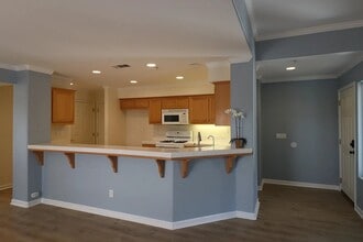 1350 Laura Ct in Templeton, CA - Foto de edificio - Building Photo