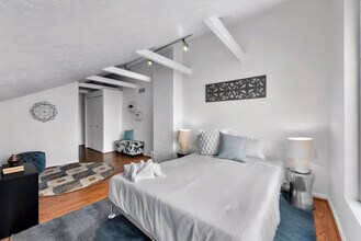 962 Pavilion St in Cincinnati, OH - Foto de edificio - Building Photo