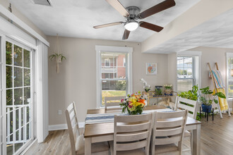 228 Child St, Unit 2 in Warren, RI - Building Photo - Building Photo