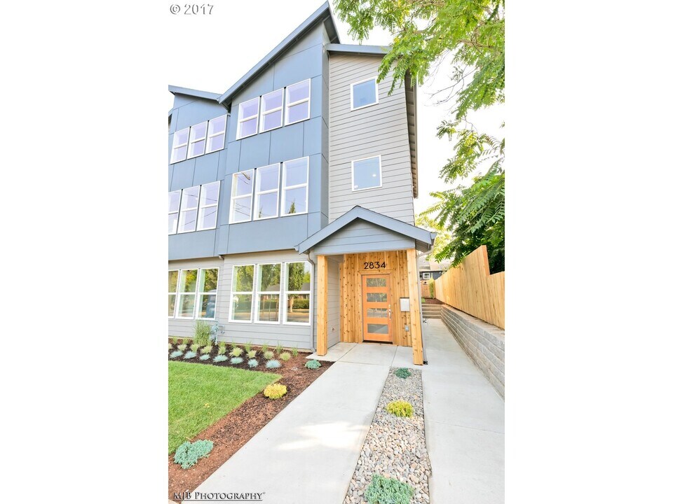 2834 NE Killingsworth St, Unit B in Portland, OR - Building Photo