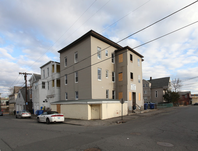 46 N Leonard St in Waterbury, CT - Building Photo - Building Photo