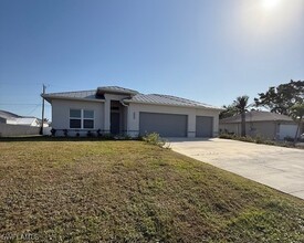 1909 NE 6th Ave in Cape Coral, FL - Building Photo - Building Photo