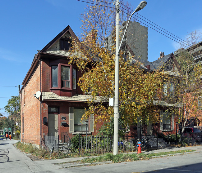 13-17 Caroline St N