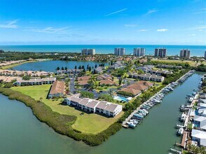 3216 S Lakeview Cir in Fort Pierce, FL - Building Photo - Building Photo