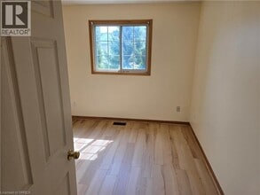 25 Griffiths Dr in Brant, ON - Building Photo - Building Photo