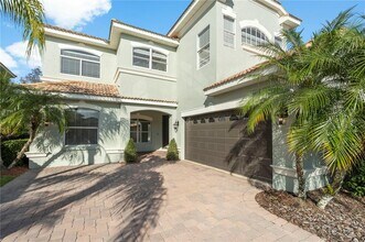 10888 Cory Lake Dr in Tampa, FL - Building Photo - Building Photo
