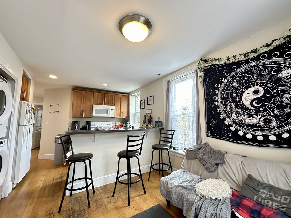 836 Huntington Ave, Unit 1 in Boston, MA - Building Photo