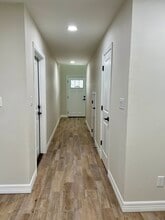 545 S 28th St, Unit B in Nederland, TX - Building Photo - Building Photo