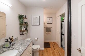 James Corner in Clinton, MA - Foto de edificio - Building Photo