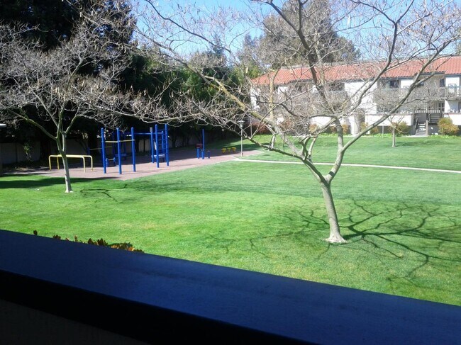 612 San Conrado Ter, Unit 4 in Sunnyvale, CA - Foto de edificio - Building Photo