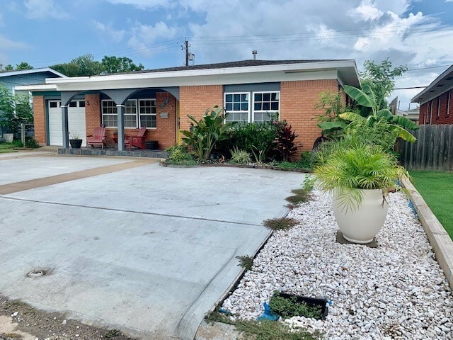 property at 1114 Bayou Cir