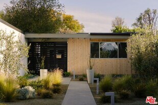 13025 Addison St in Los Angeles, CA - Building Photo