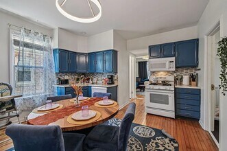 5017 N Meade Ave, Unit 1 in Chicago, IL - Foto de edificio - Building Photo