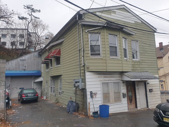 19-21 White St in Paterson, NJ - Building Photo - Building Photo