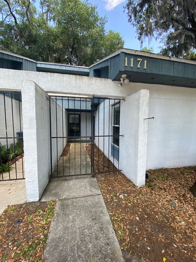 1171 Mayport Landing Cir in Atlantic Beach, FL - Foto de edificio - Building Photo