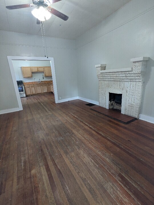 203 S Highland St in Paris, TN - Building Photo