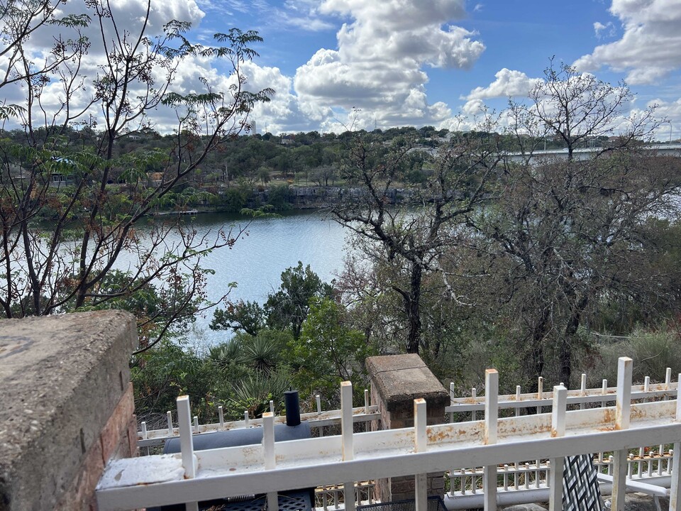 2510 Circle Dr in Marble Falls, TX - Building Photo