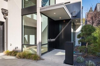 3515 Edgewater St in Dallas, TX - Building Photo - Building Photo