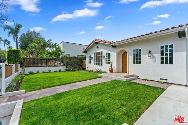 9005 Rosewood Ave in West Hollywood, CA - Building Photo - Building Photo