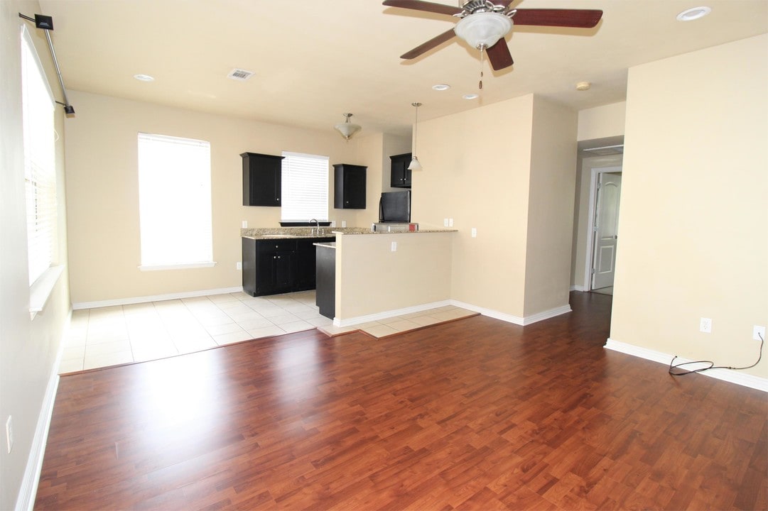 1137 N Leverett Ave-Unit -1137-201 in Fayetteville, AR - Building Photo